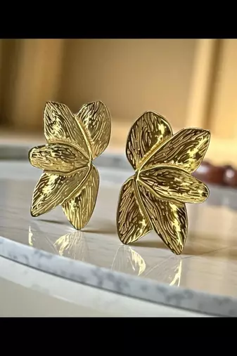 golden glamour anti-tarnish textured leaf stud earrings – elegant minimal gold finish for everyday & festive wear