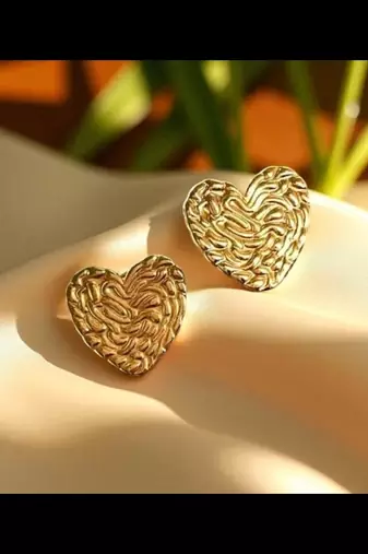 Golden glamour anti-tarnish textured heart stud earrings – premium stainless steel love design