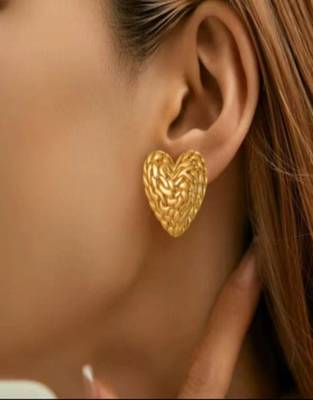 Golden glamour anti-tarnish textured heart stud earrings – premium stainless steel love design 3