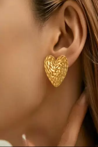 Golden glamour anti-tarnish textured heart stud earrings – premium stainless steel love design