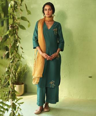 Green Embroidered Chanderi Kurta Set 1