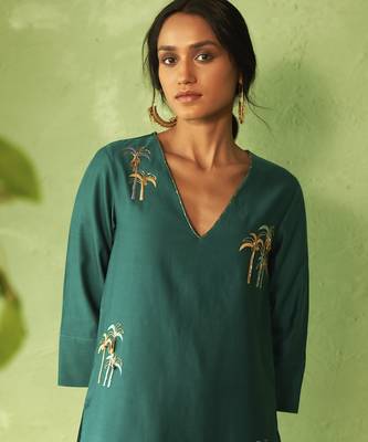 Green Embroidered Chanderi Kurta Set 2