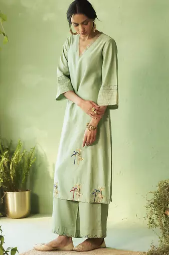 Green embroidered chanderi kurta Set
