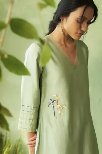 Green embroidered chanderi kurta Set