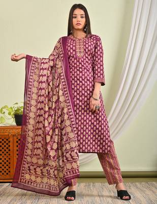 Cotton kurti with pant and matching dupatta sets 4
