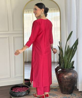 Pink embroidery chanderi silk straight kurta pant set with jacquard dupatta 3