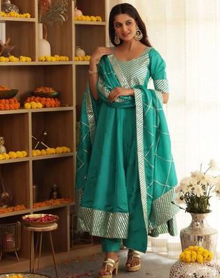 Green embroidered silk anarkali 3