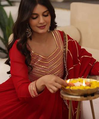 Red embroidered georgette anarkali 4