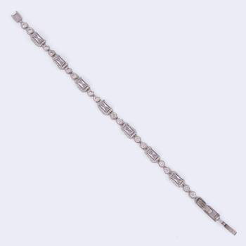 Modern round and square shape silver plated free size charm bracelet for women 5