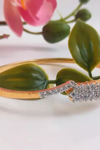 Marvellous ad open type bracelet