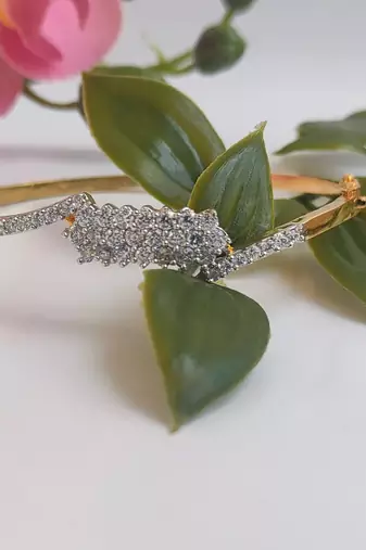 Marvellous ad open type bracelet