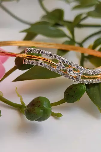 Cute ad bracelet