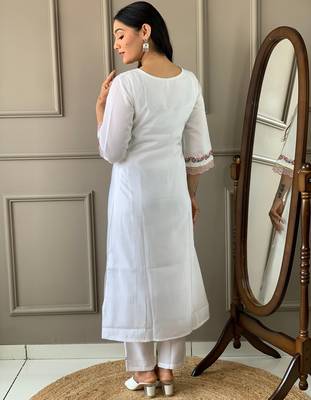 Off white color chanderi ceremonial wear embroidery with printed kurta set 2