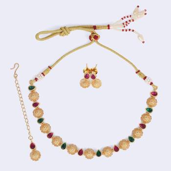 Traditional round and oval shape gold plated choker necklace set for women 3