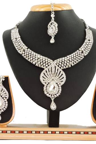 Multicolor designer function wear ad necklace set