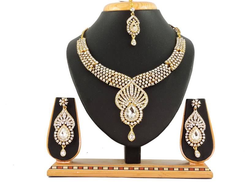 Multicolor designer function wear ad necklace set