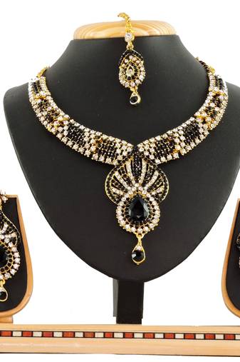 Black designer function wear ad necklace set