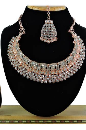 Multicolor designer function wear ad necklace set