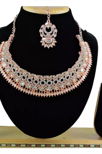 Multicolor designer function wear ad necklace set