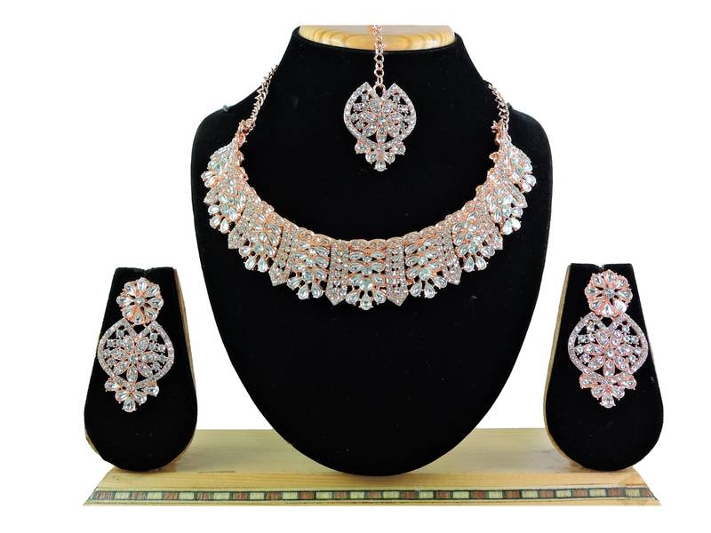Multicolor designer function wear ad necklace set