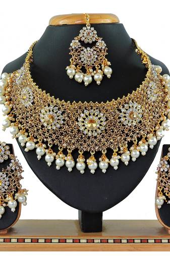 Multicolor designer function wear ad necklace set