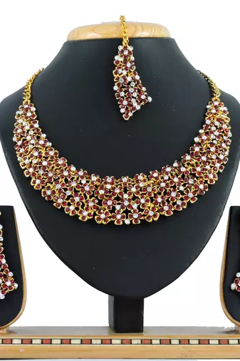 Multicolor designer function wear ad necklace set