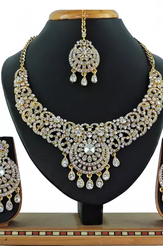 Multicolor designer function wear ad necklace set