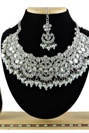Multicolor designer function wear ad necklace set