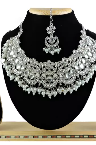 Multicolor designer function wear ad necklace set