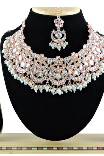 Multicolor designer function wear ad necklace set