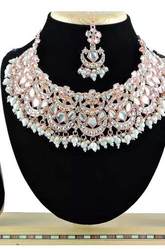 Multicolor designer function wear ad necklace set