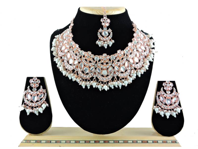 Multicolor designer function wear ad necklace set