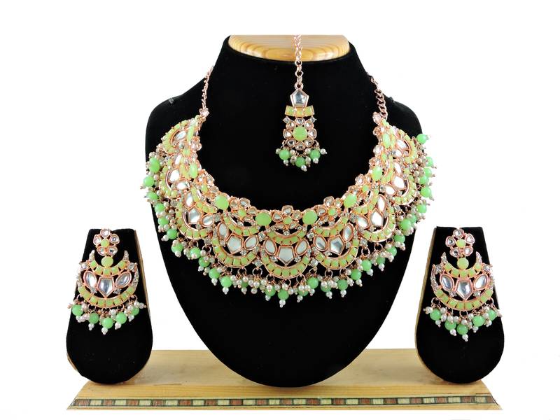Multicolor designer function wear ad necklace set