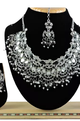Black designer function wear ad necklace set