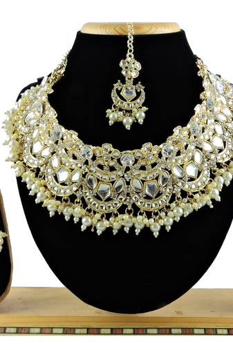 Multicolor designer function wear ad necklace set