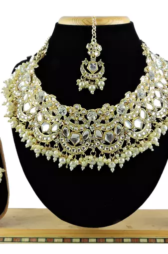 Multicolor designer function wear ad necklace set