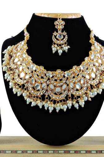 Multicolor designer function wear ad necklace set