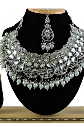 Multicolor designer function wear ad necklace set