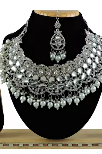 Multicolor designer function wear ad necklace set