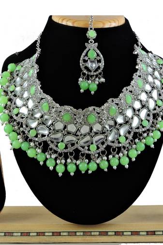 Multicolor designer function wear ad necklace set