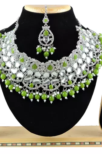 Multicolor designer function wear ad necklace set
