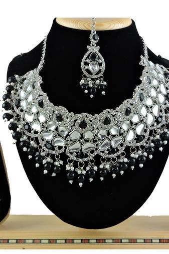 Black designer function wear ad necklace set