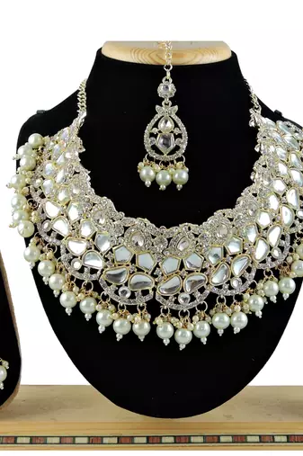 Multicolor designer function wear ad necklace set