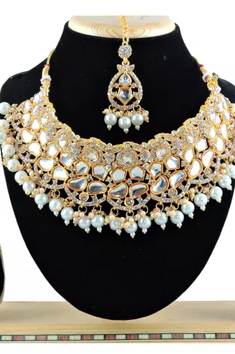 Multicolor designer function wear ad necklace set