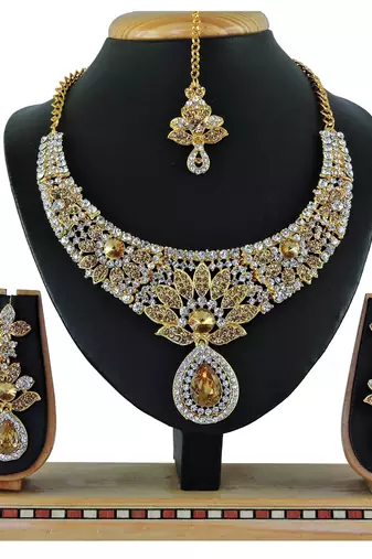 Multicolor designer function wear ad necklace set