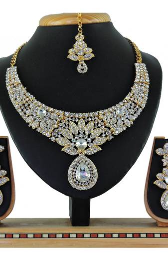 Multicolor designer function wear ad necklace set