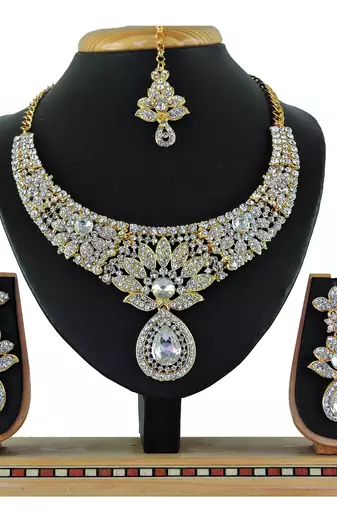 Multicolor designer function wear ad necklace set