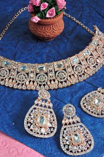 Multicolor designer function wear ad necklace set