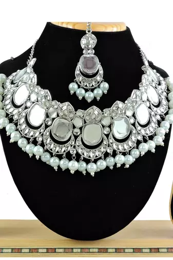 Multicolor designer function wear ad necklace set