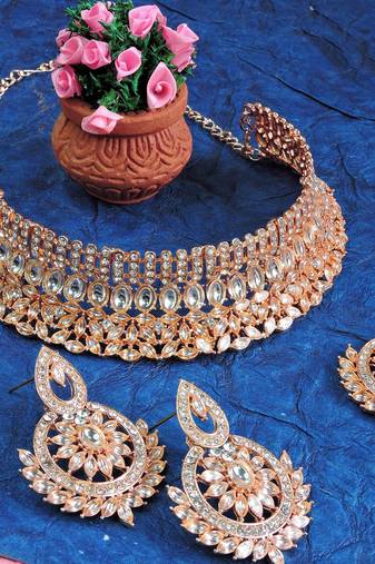 Multicolor designer function wear ad necklace set